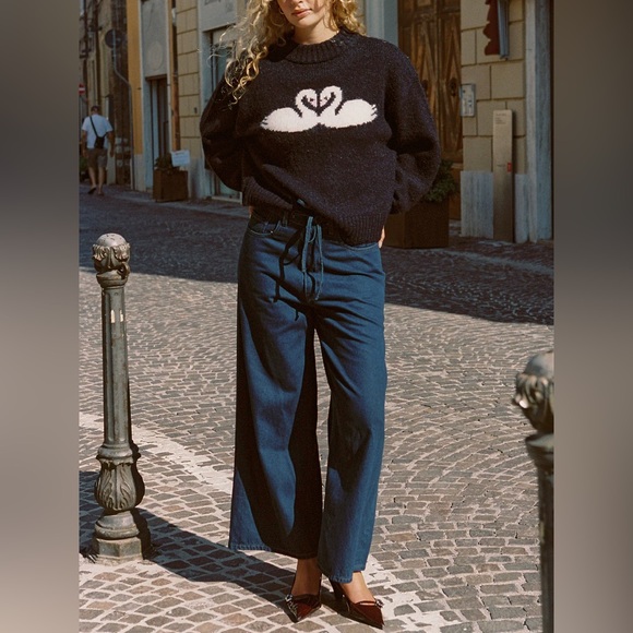 Lisa Says Gah Sweaters - New Lisa Says Gah Cory swan black mock neck sweater